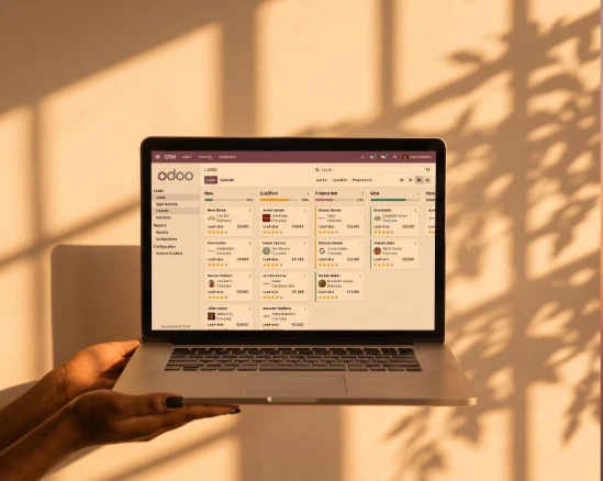 Professioneel CRM-dashboard en verkoopautomatisering op een scherm - CRM & verkoopautomatisering door Newconomie