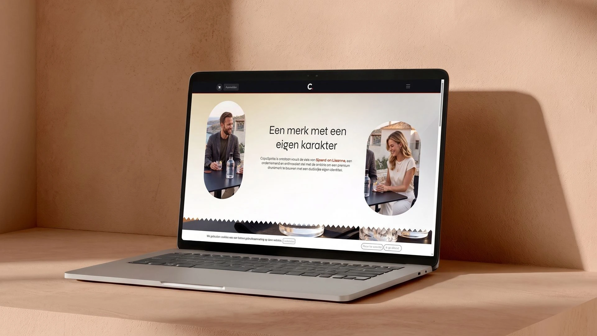 Praktijkcase Capo Spirits: CRM, verkoop en webshop in één Odoo-omgeving door Newconomie Laptop met de website en commerciële Odoo CRM workflow van Capo Spirits gerealiseerd door Newconomie